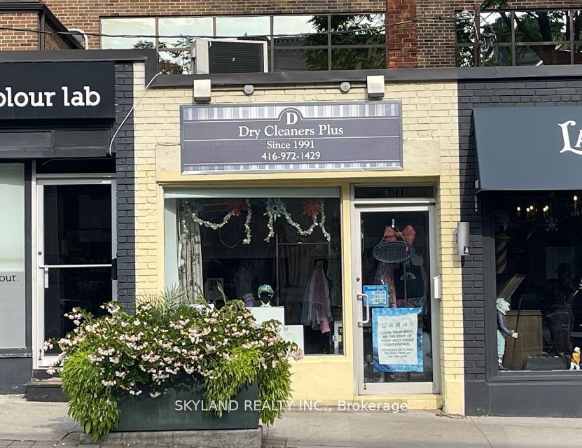 Commercial Property, 1011 Yonge St, Toronto