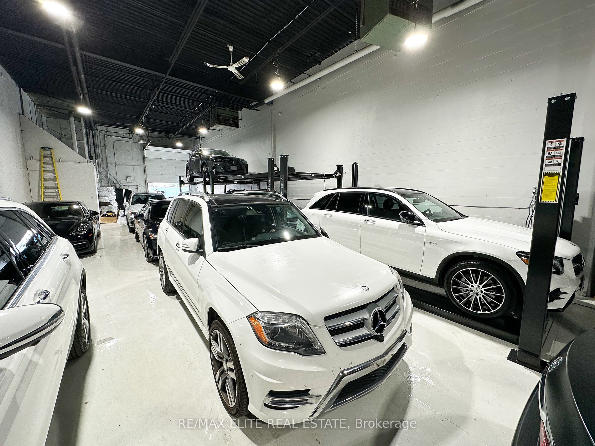 Commercial Property, 1270 Finch Ave W, Toronto