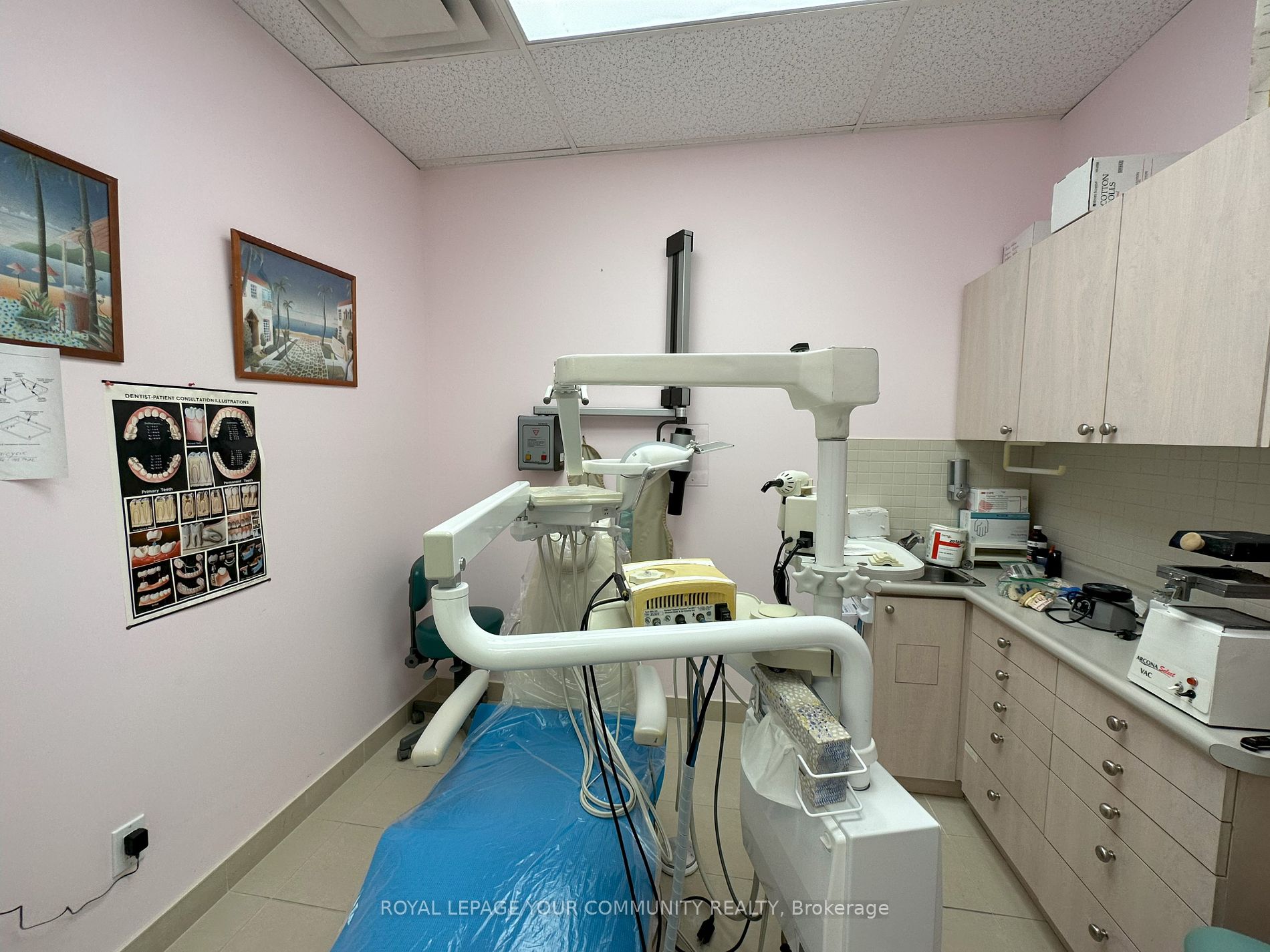 Commercial Property, 1333 Sheppard Ave E, Toronto