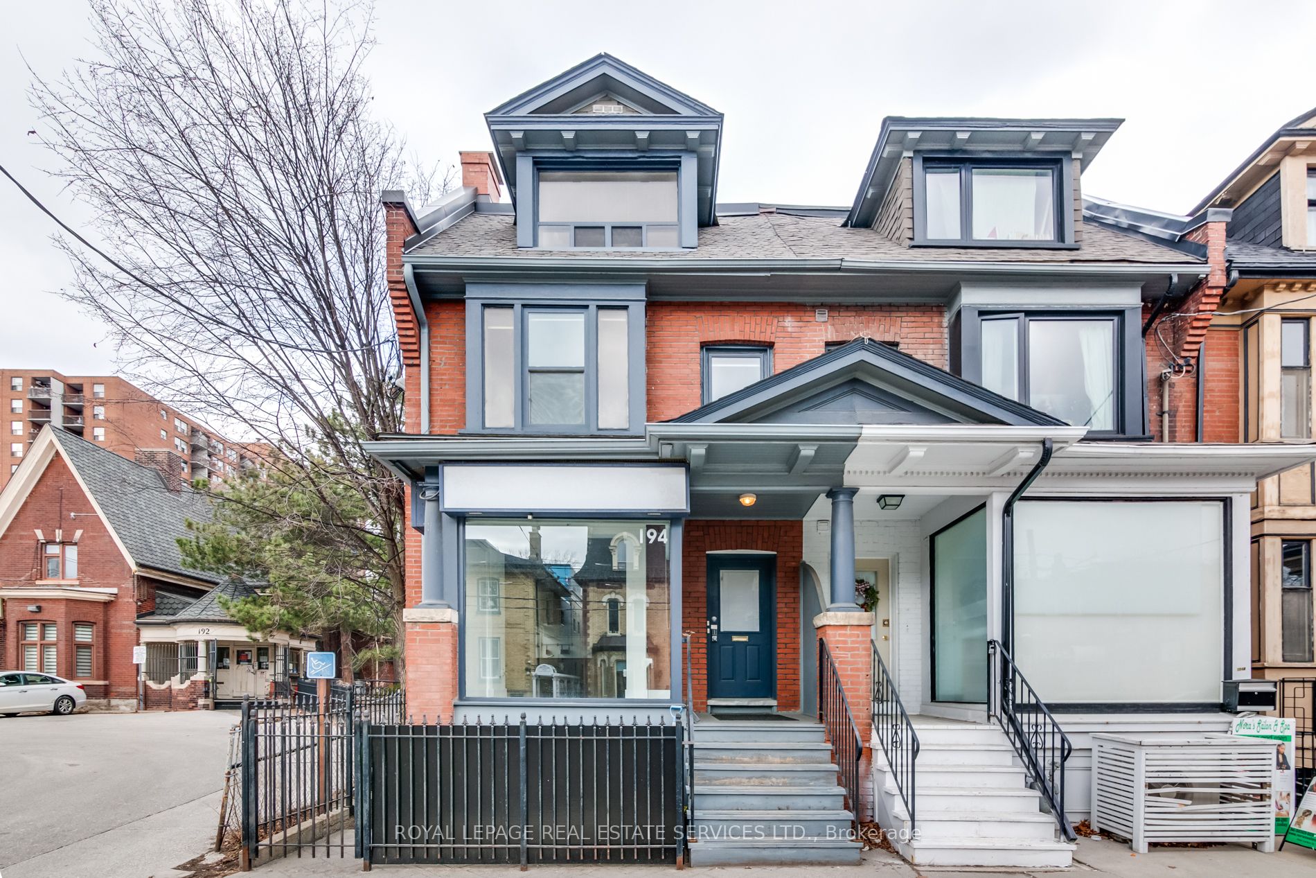 Commercial Property, 194 Carlton St, Toronto