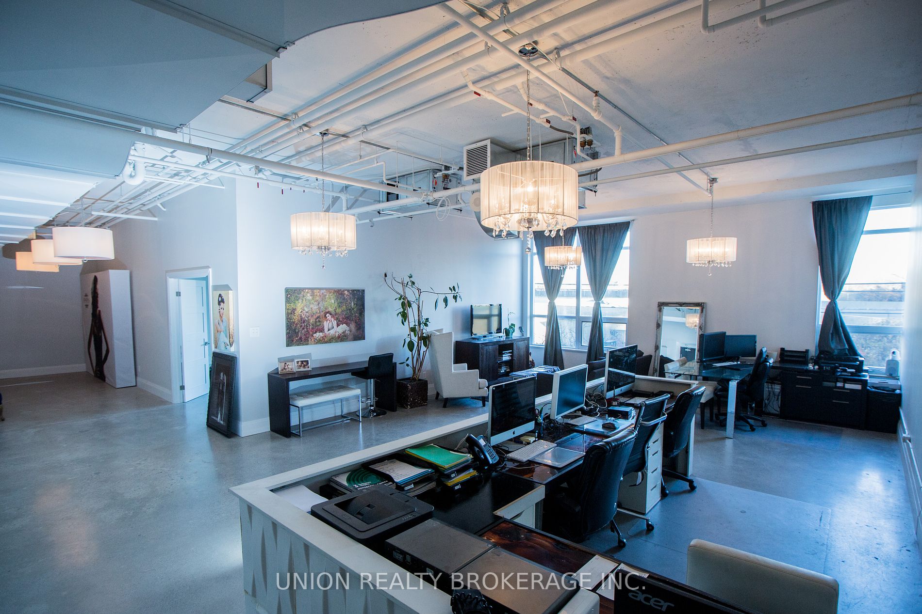 Commercial Property, 2069 Lake Shore Blvd W, Toronto Commercial Property, 2069 Lake Shore Blvd W, Toronto