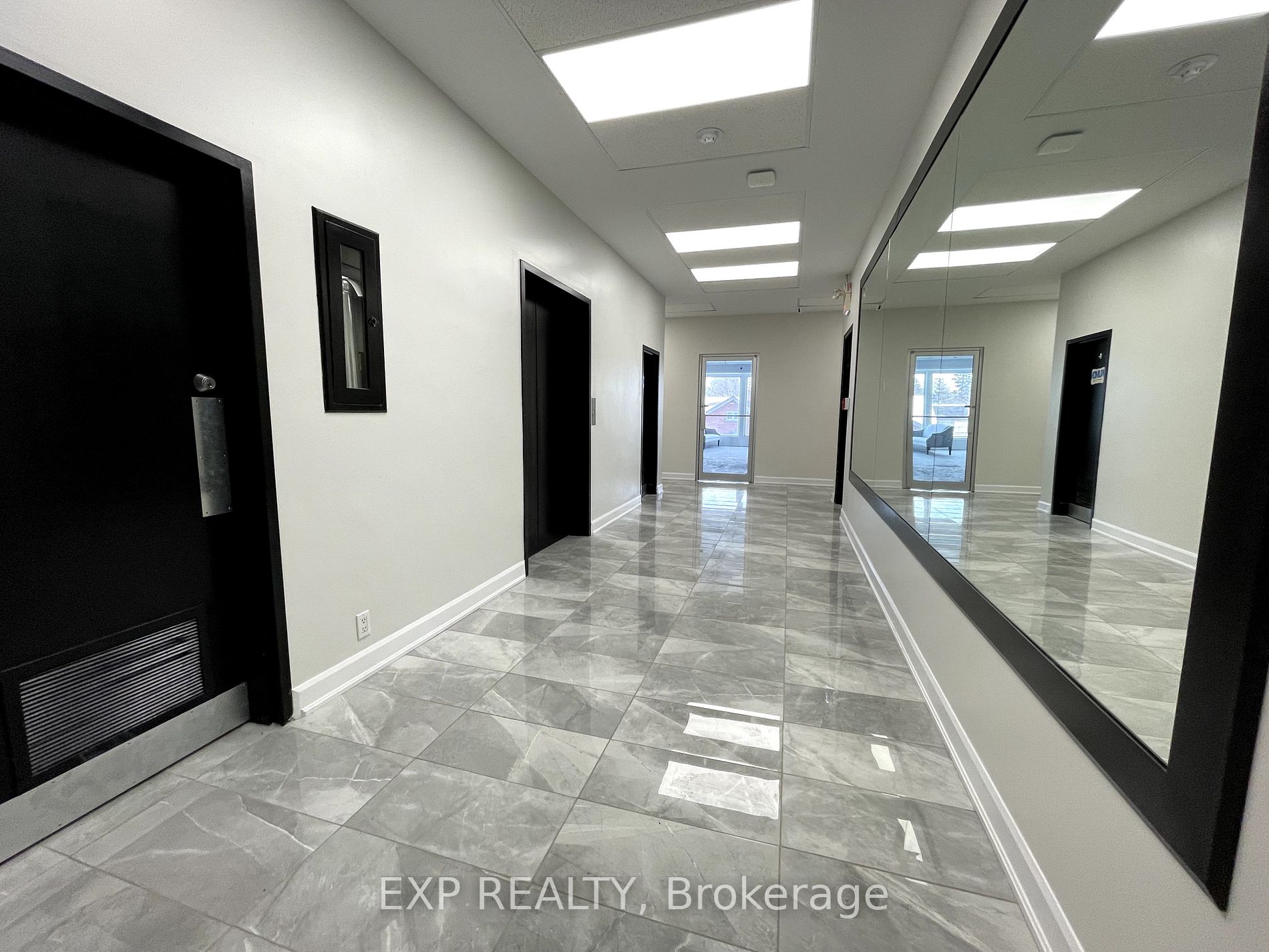 Commercial Property, 230 Lakeshore Rd E, Mississauga