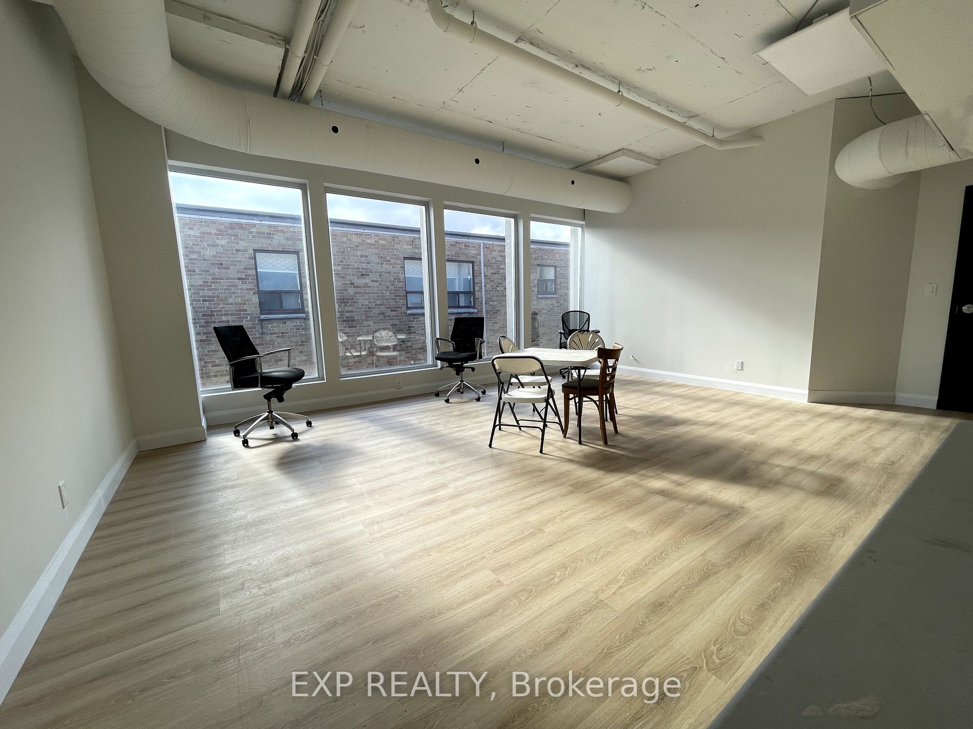 Commercial Property, 230 Lakeshore Rd E, Mississauga