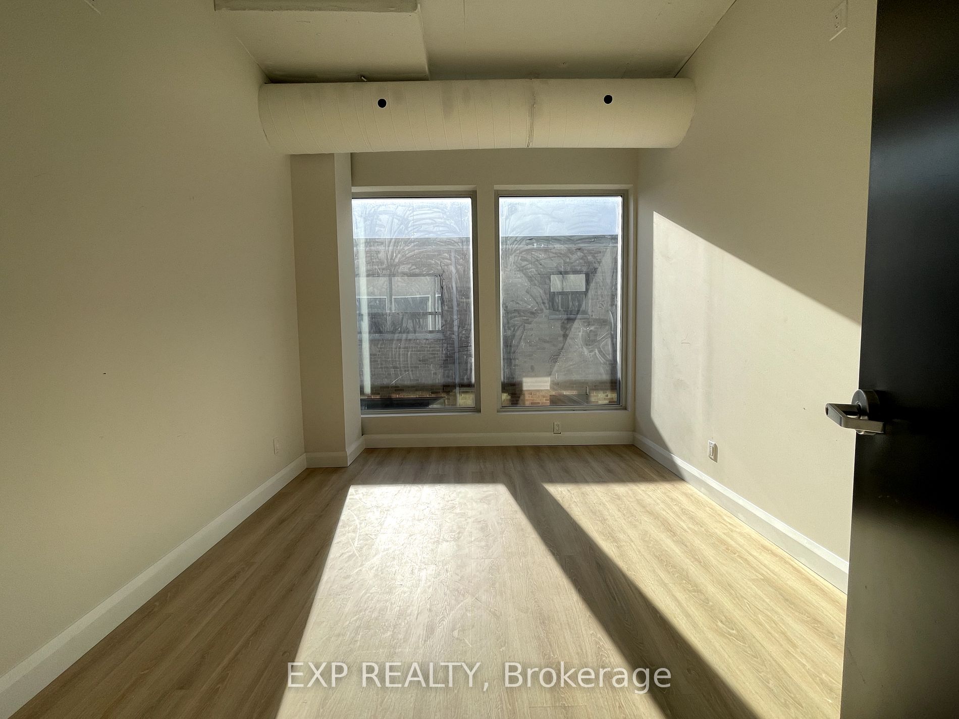 Commercial Property, 230 Lakeshore Rd E, Mississauga