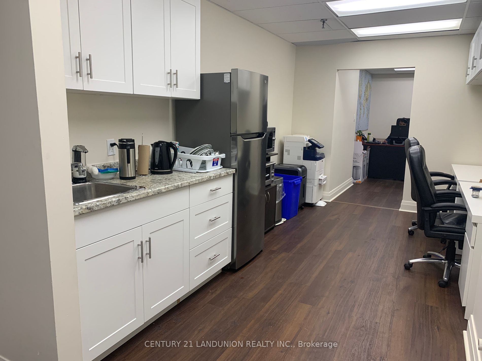 Commercial Property, 2323 Bloor St W, Toronto