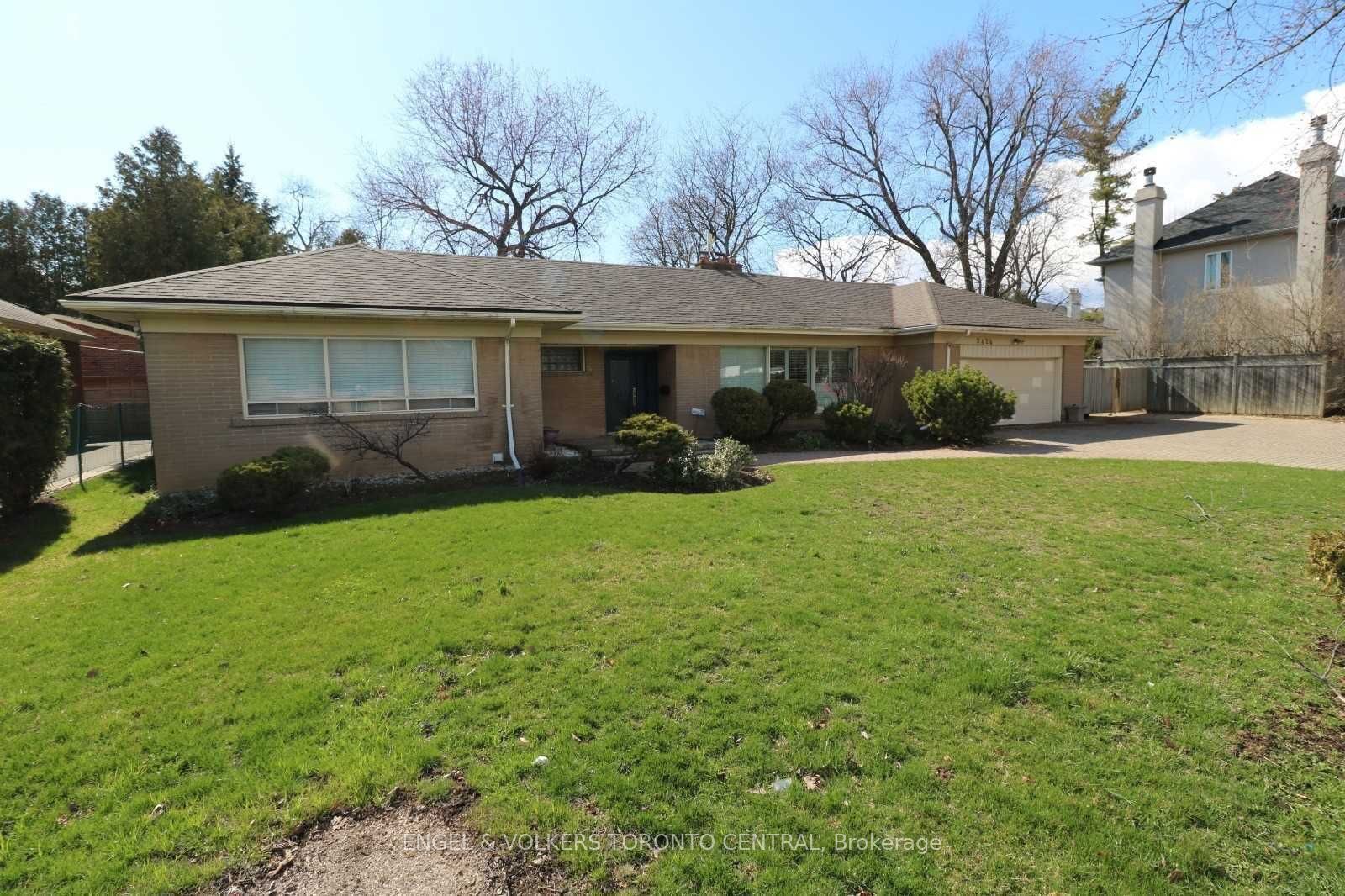 Commercial Property, 2424 Bayview Ave, Toronto