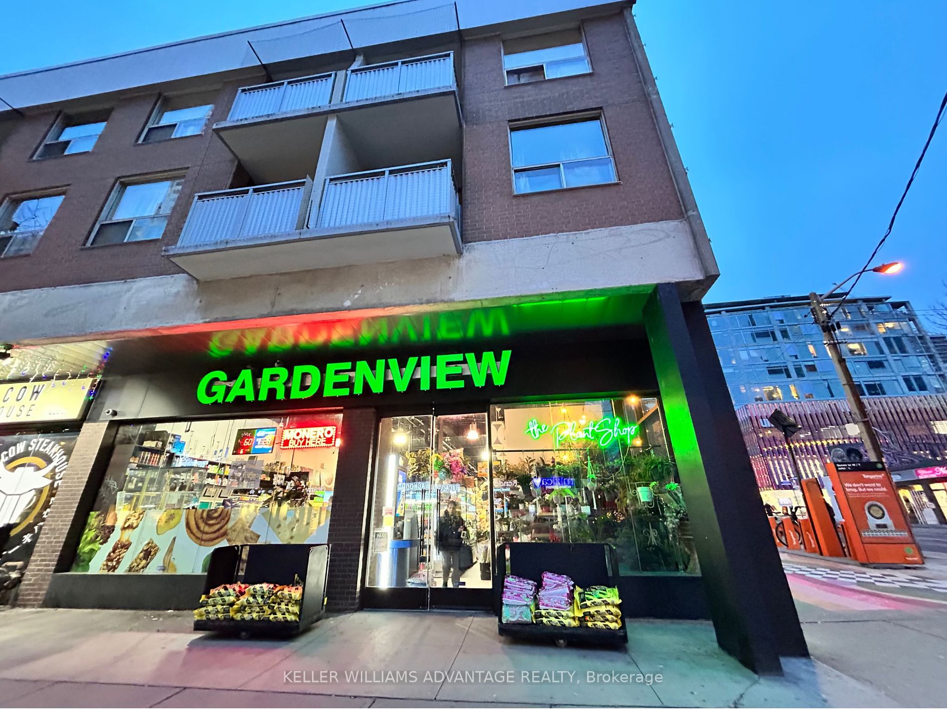 Commercial Property, 252 Queen St W, Toronto