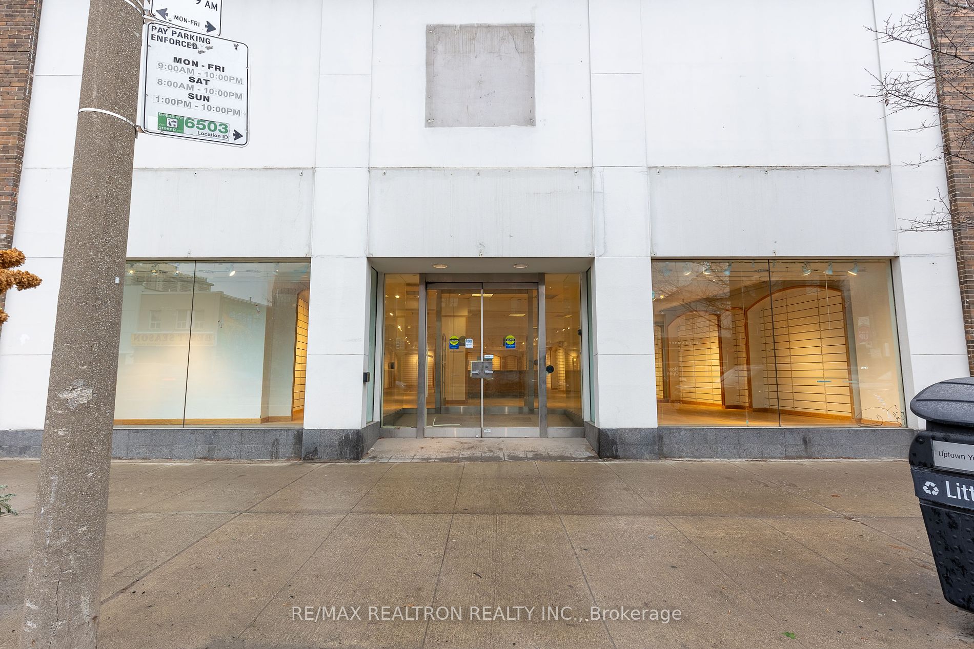 Commercial Property, 2574 Yonge St W, Toronto