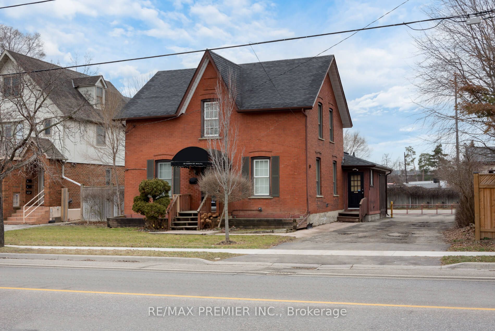 Commercial Property, 28 Queen St S, Mississauga Commercial Property, 28 Queen St S, Mississauga