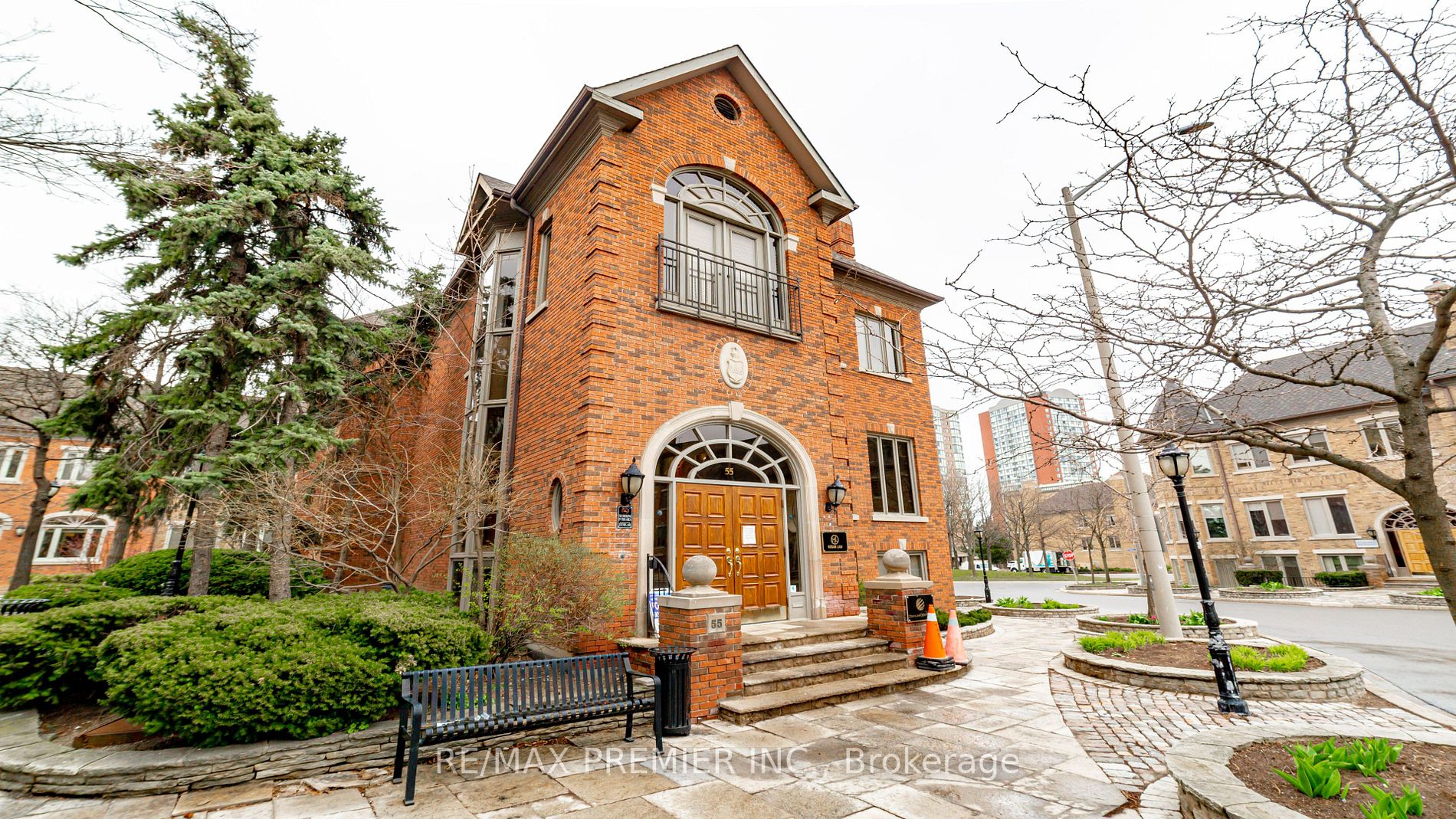 Commercial Property, 32 Village Centre Pl, Mississauga Commercial Property, 32 Village Centre Pl, Mississauga