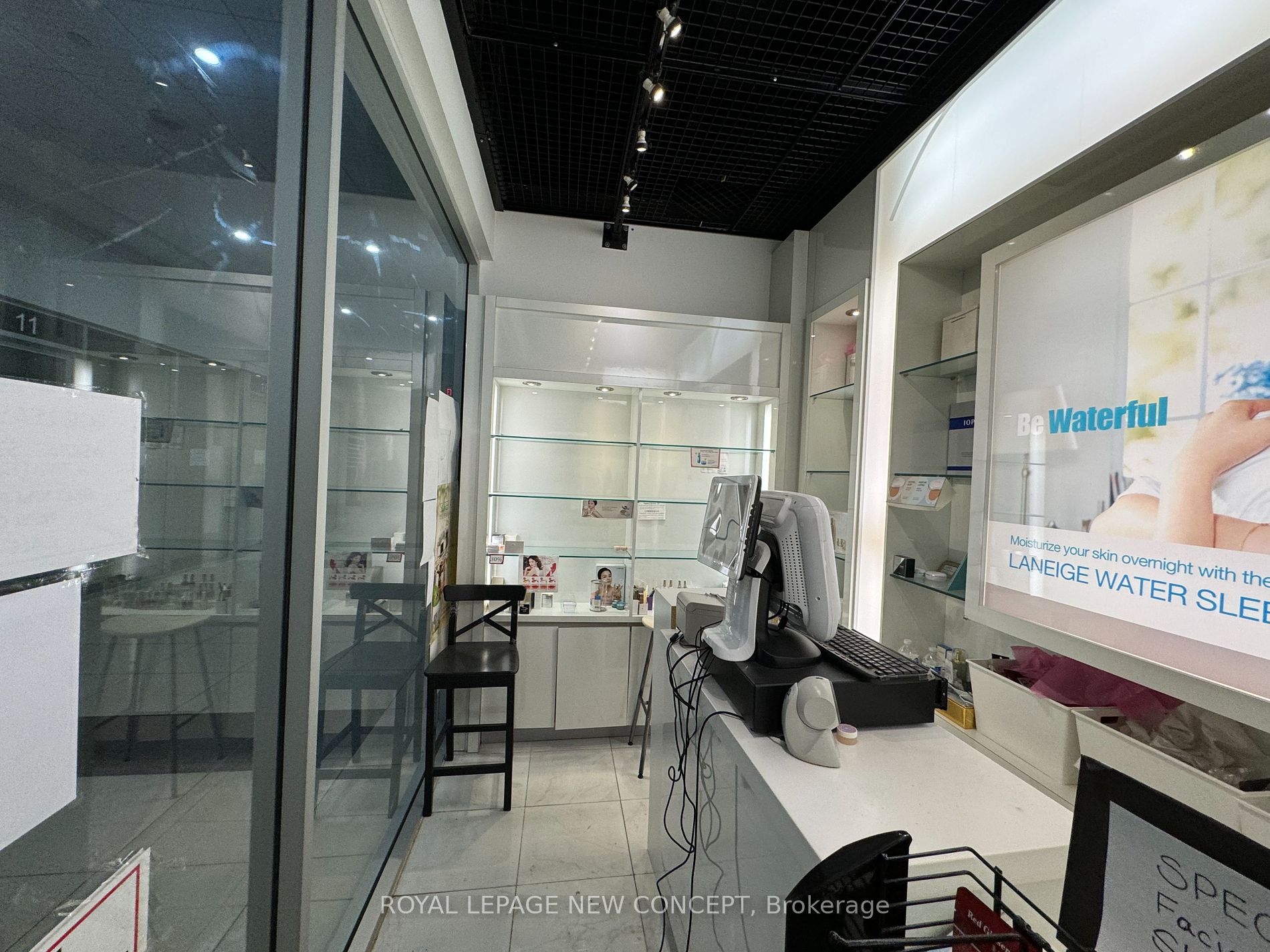 Commercial Property, 384 Yonge St, Toronto