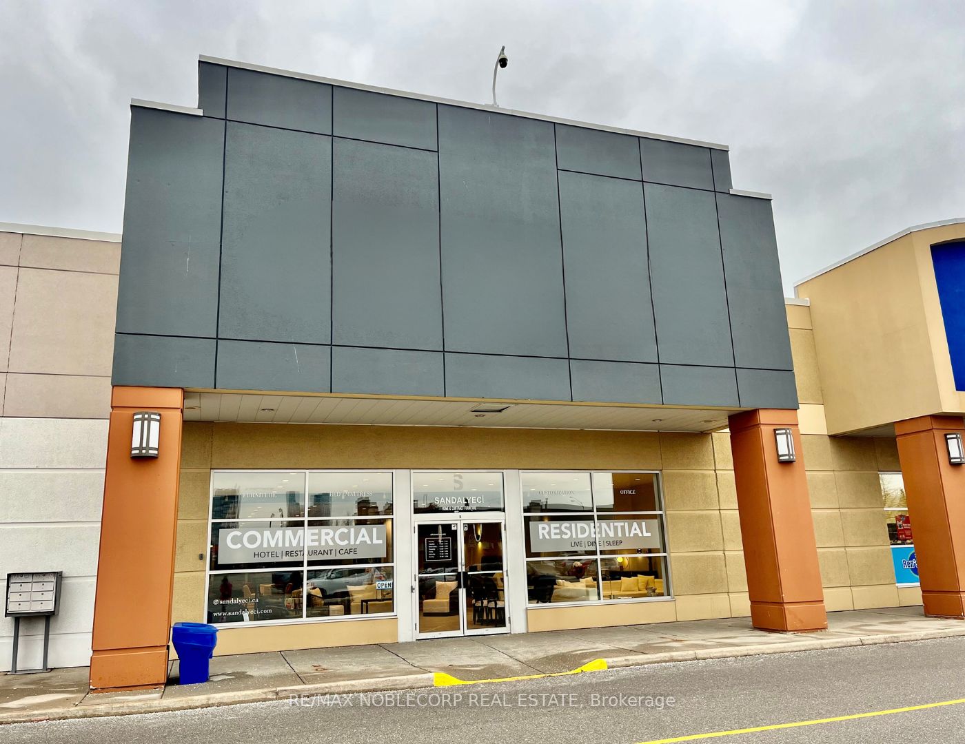 Commercial Property, 3900 Hwy 7 Rd, Vaughan