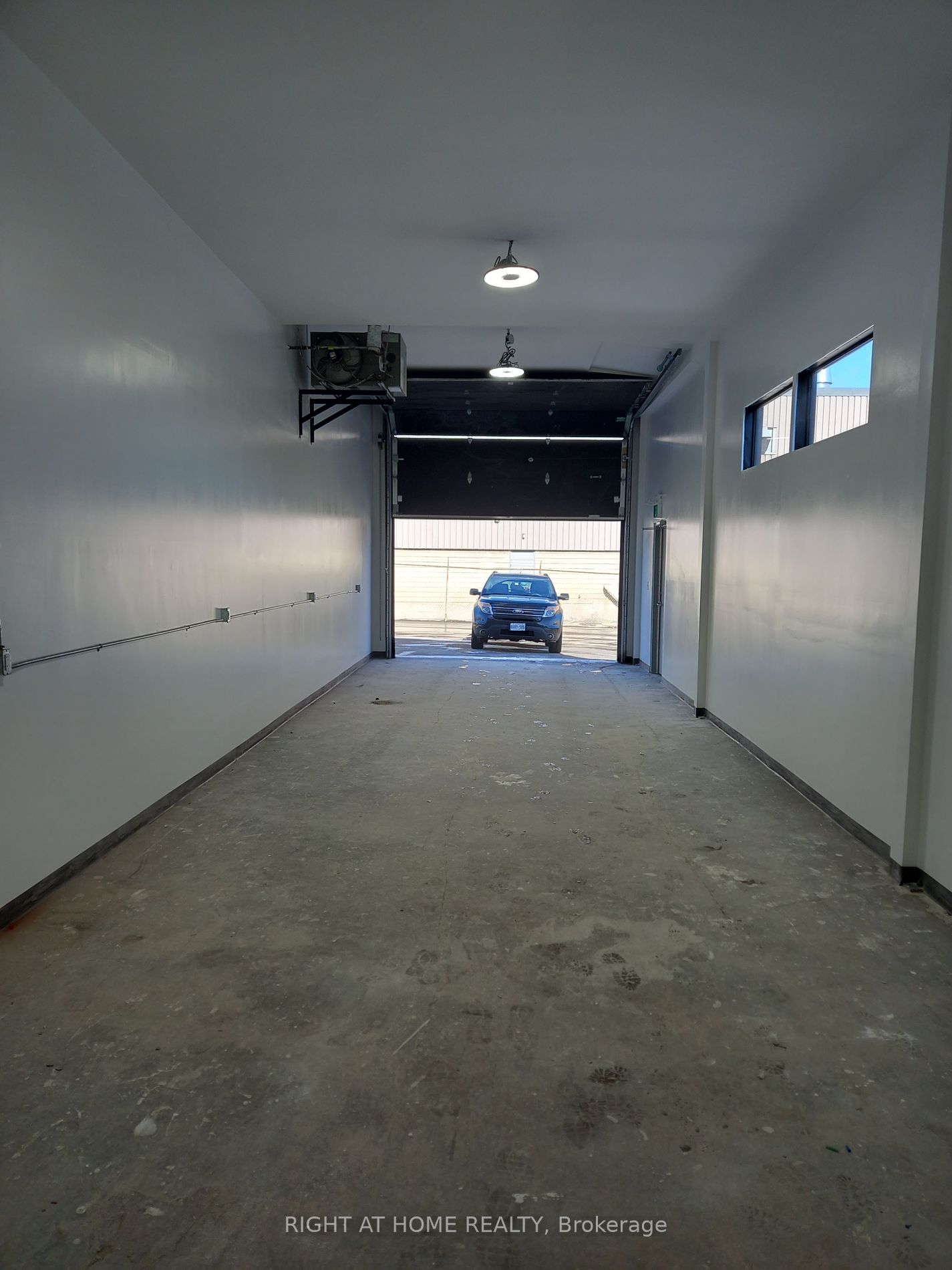 Commercial Property, 560 Oster Lane W, Vaughan