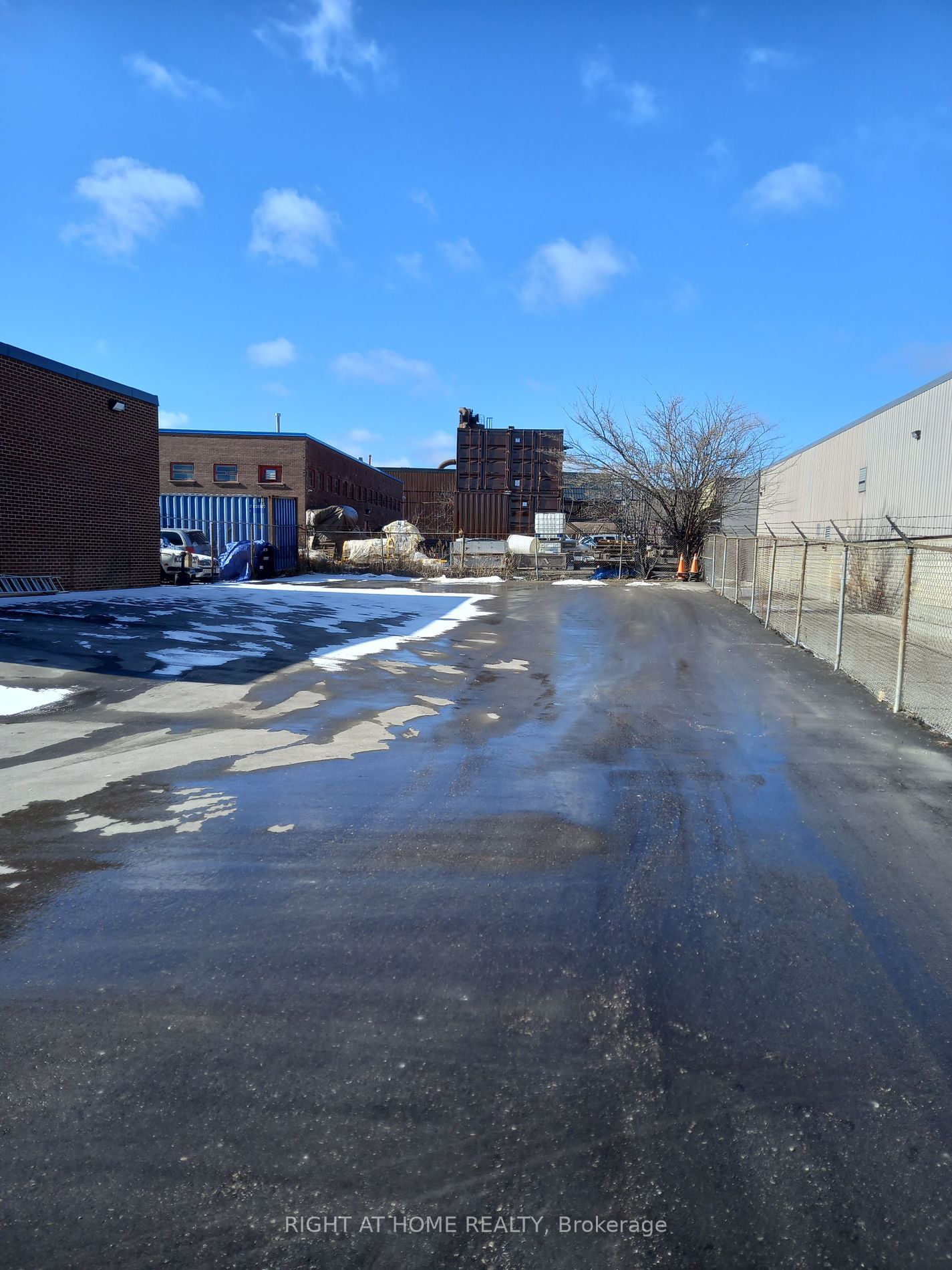 Commercial Property, 560 Oster Lane W, Vaughan