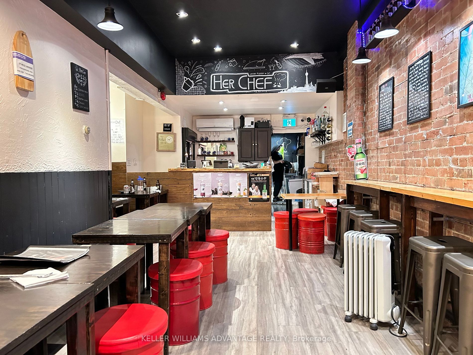 Commercial Property, 599 Bloor St W, Toronto