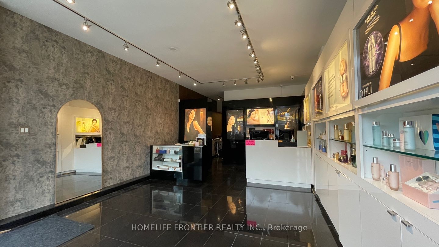 Commercial Property, 667 Bloor St W, Toronto Commercial Property, 667 Bloor St W, Toronto