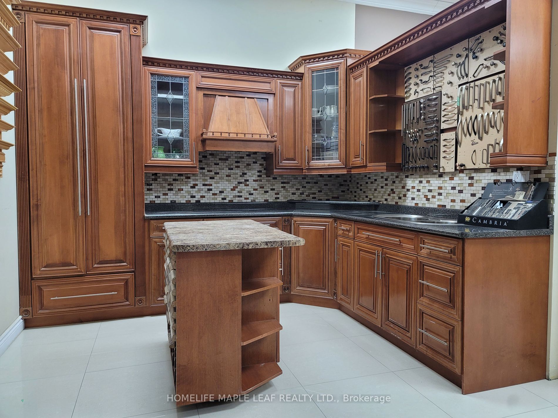 Commercial Property, 8 Strathern Ave, Brampton