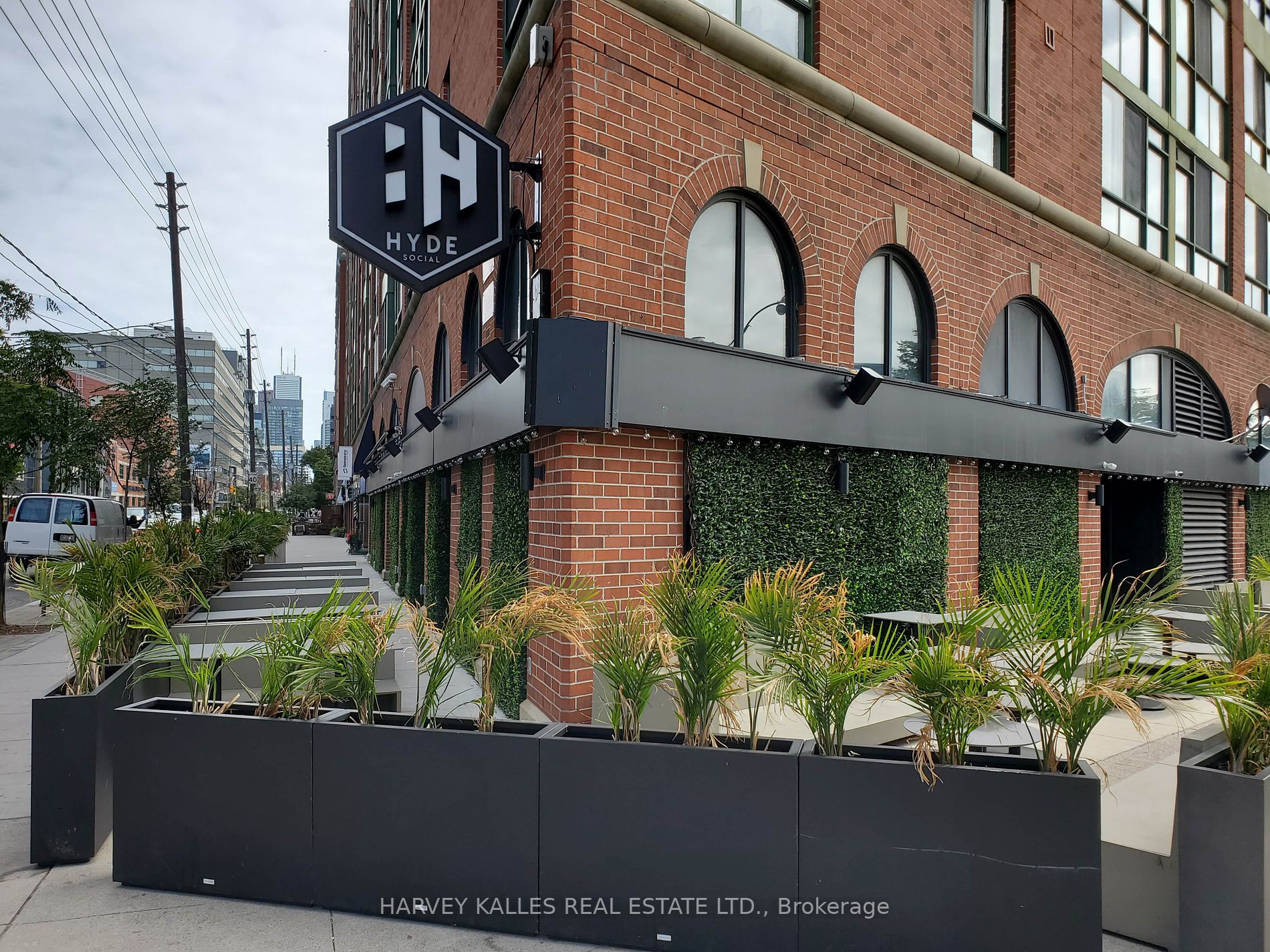 Commercial Property, 803 King St W, Toronto