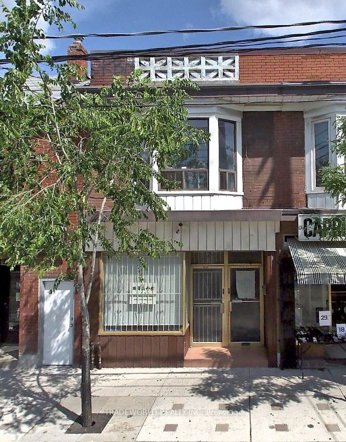 Commercial Property, 820 Dundas St W, Toronto