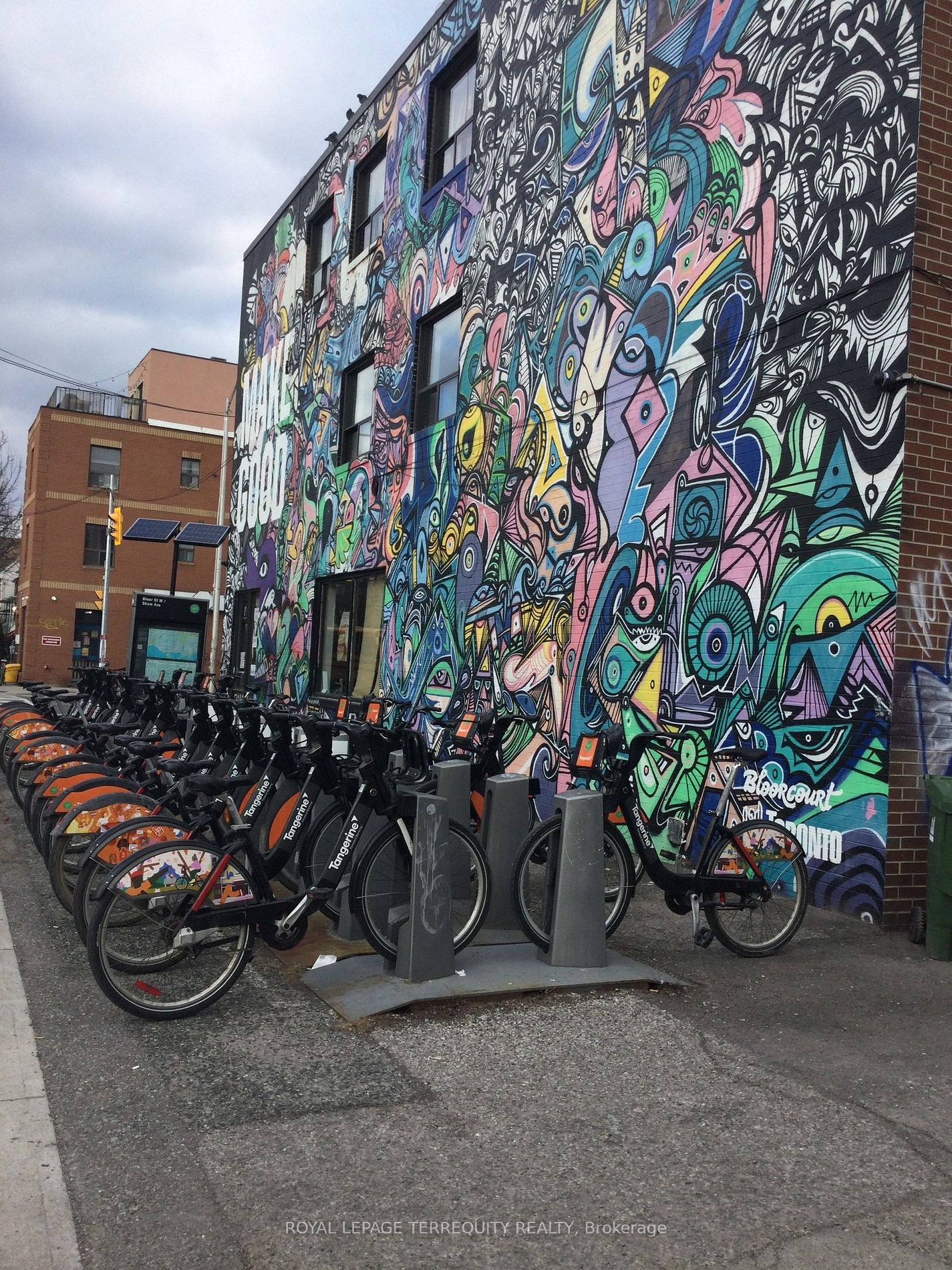 Commercial Property, 835 Bloor St, Toronto