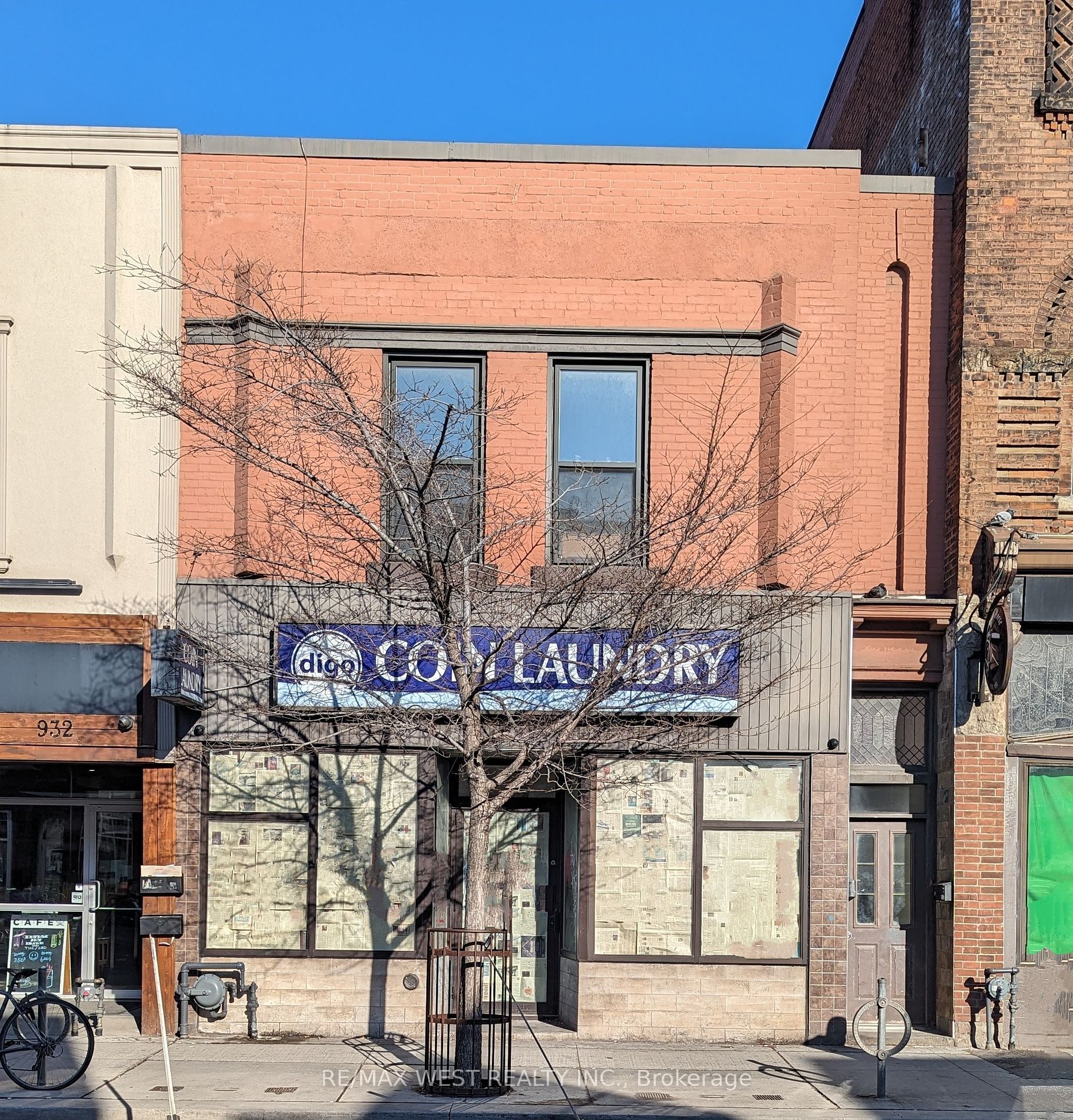 Commercial Property, 930 Bloor St W, Toronto