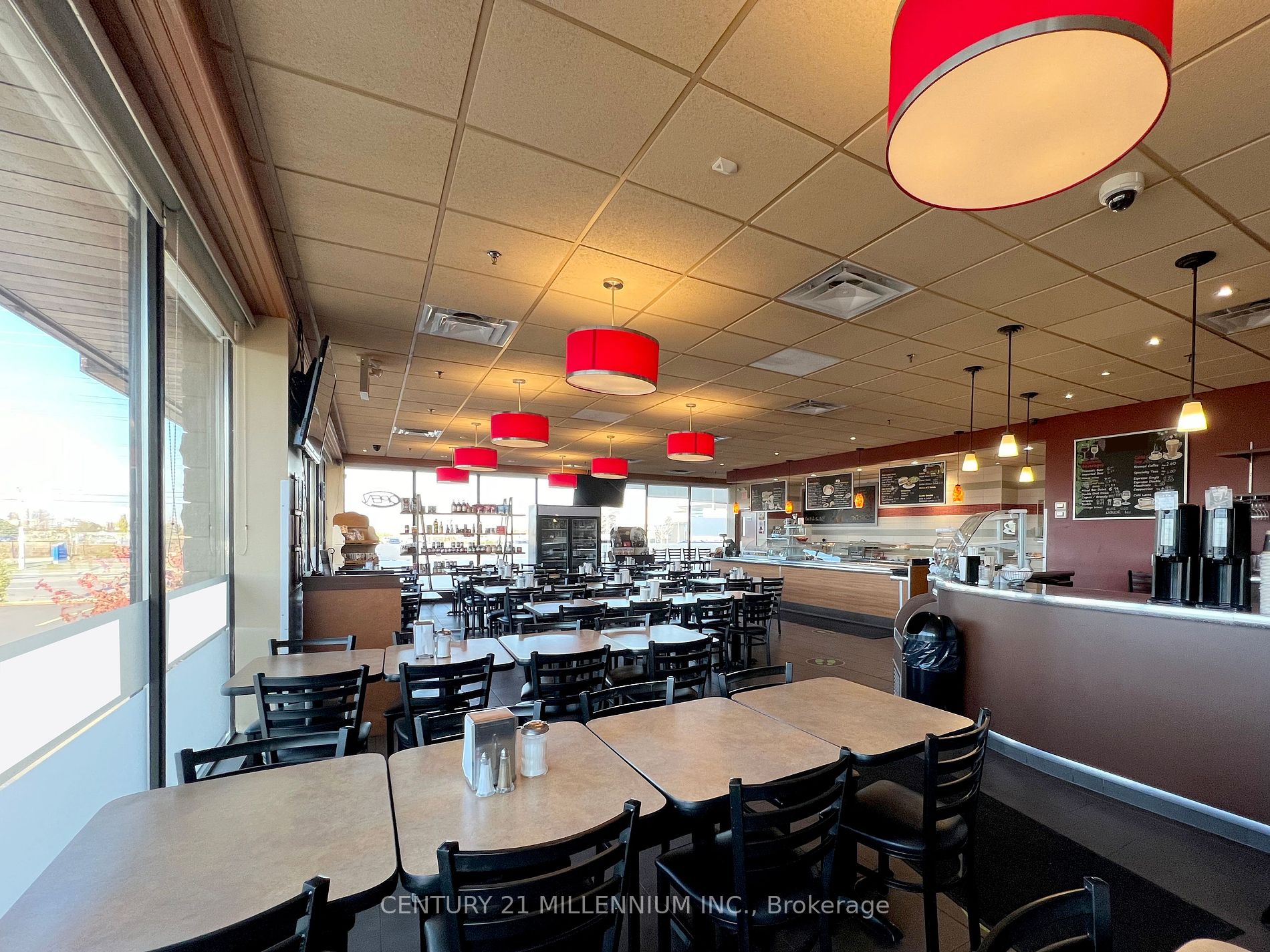 Commercial Property, 980 Pacific Gate W, Mississauga